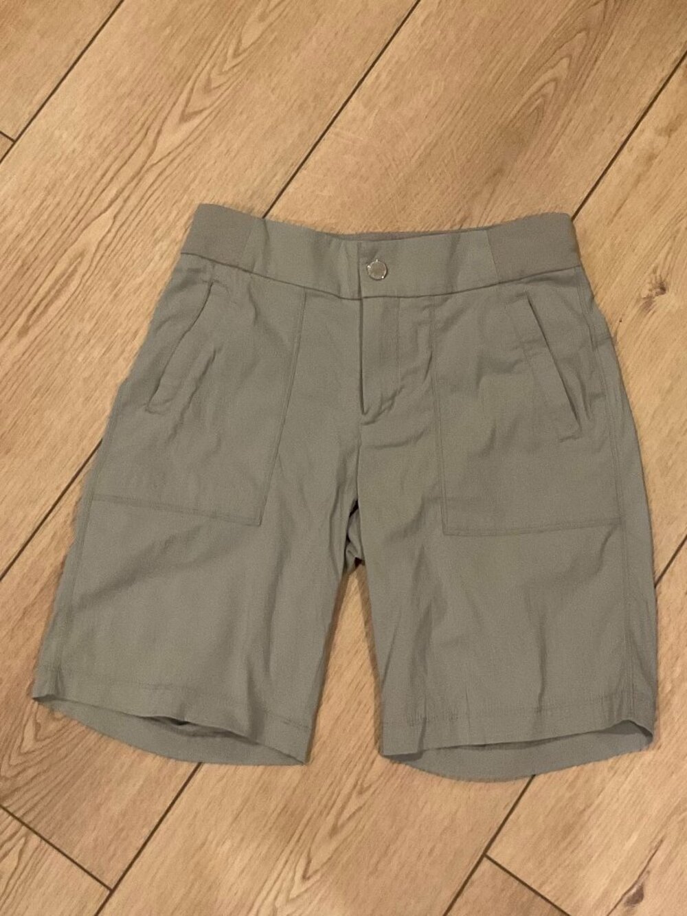 Athleta Trekkie bermuda shorts (size 0)